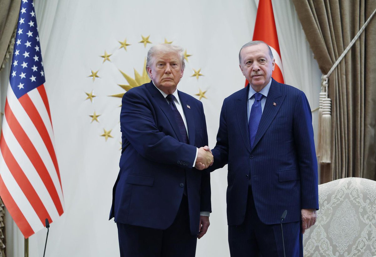 Akparti's tweet photo. "NATO'da iki önemli ülke olarak Liderler Zirvesi'nden dayanışma içerisinde güçlü bir çıkışı sağlayacağız ve bunu da başaracağımıza inanıyoruz."

Cumhurbaşkanımız Sayın Recep Tayyip Erdoğan, Ankara’da düzenlenen 36.⁠ ⁠NATO Devlet ve Hükümet Başkanları Zirvesi öncesi Türkiye'ye resmi ziyaret gerçekleştiren ABD Başkanı Donald Trump ile basın mensuplarının sorularını yanıtladı. #NATOsummit