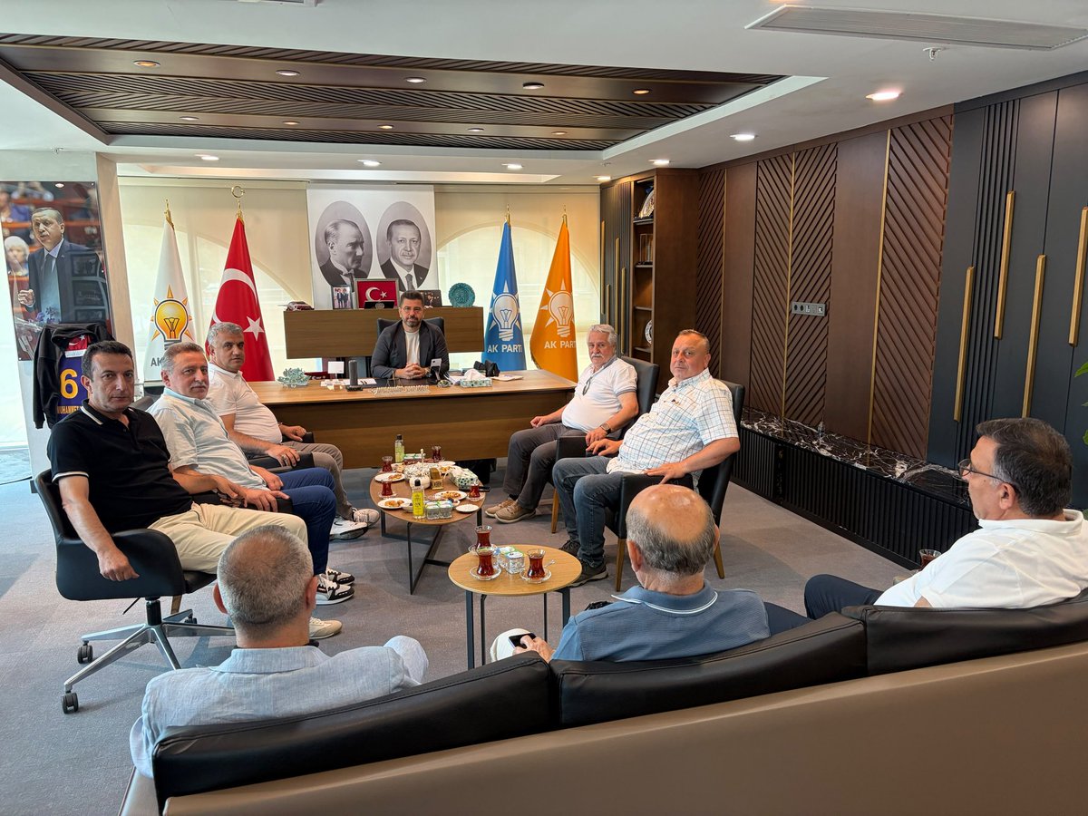 eyupilceakparti's tweet photo. Eyüpsultan’ımızın kıymetli muhtarları, İlçe Başkanlığımızda Başkanımız @Muhmmtvanlioglu’nu ziyaret etti.

Mahallelerimizin ihtiyaçları, talep ve önerilerileri üzerine istişarelerde bulunduğumuz muhtarlarımıza nazik ziyaretleri için teşekkür ederiz.

@abdullahozdemir 
@akpartiistanbul