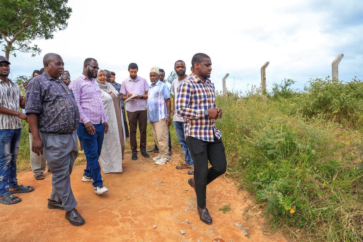 Tuko_co_ke's tweet photo. The Mombasa County Government has launched a joint site assessment at the Bububu Settlement Scheme to address longstanding land ownership and environmental challenges.

The exercise brings together the Departments of Lands, Housing and Urban Planning, and Environment and Solid Waste Management as part of efforts to develop lasting solutions for residents.

County Executive Committee Member for Lands Hussein Mohammed said the initiative is aimed at promoting sustainable land management, protecting the environment and securing land ownership for residents through enhanced interdepartmental collaboration.

"Through this collaboration, we will provide enduring solutions for land ownership to the residents of Mombasa, thereby enhancing their well-being," said  @amadoh_MHM, CECM for Lands

Photo: @amadoh_MHM (Facebook)