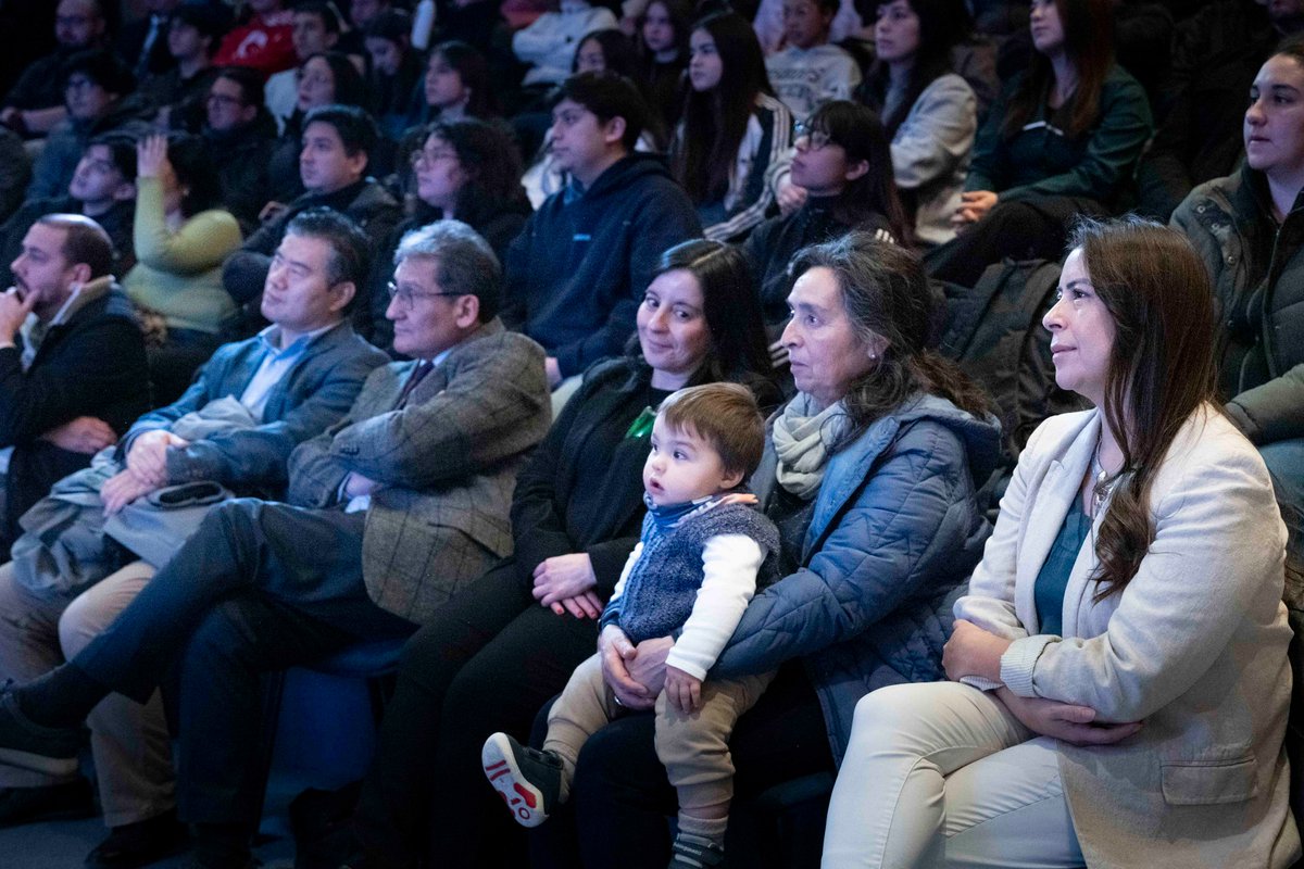 udemagallanes's tweet photo. Presentan primer cuaderno didáctico con sello territorial para el maritorio subantártico. “De sur a sur” es una iniciativa liderada por académicas de la UMAG basada en experiencias de comunidades rurales como Puerto Edén, Puerto Toro e Isla Lennox. https://t.co/MSaBeJLZn7 https://t.co/a7qpbbHQoa