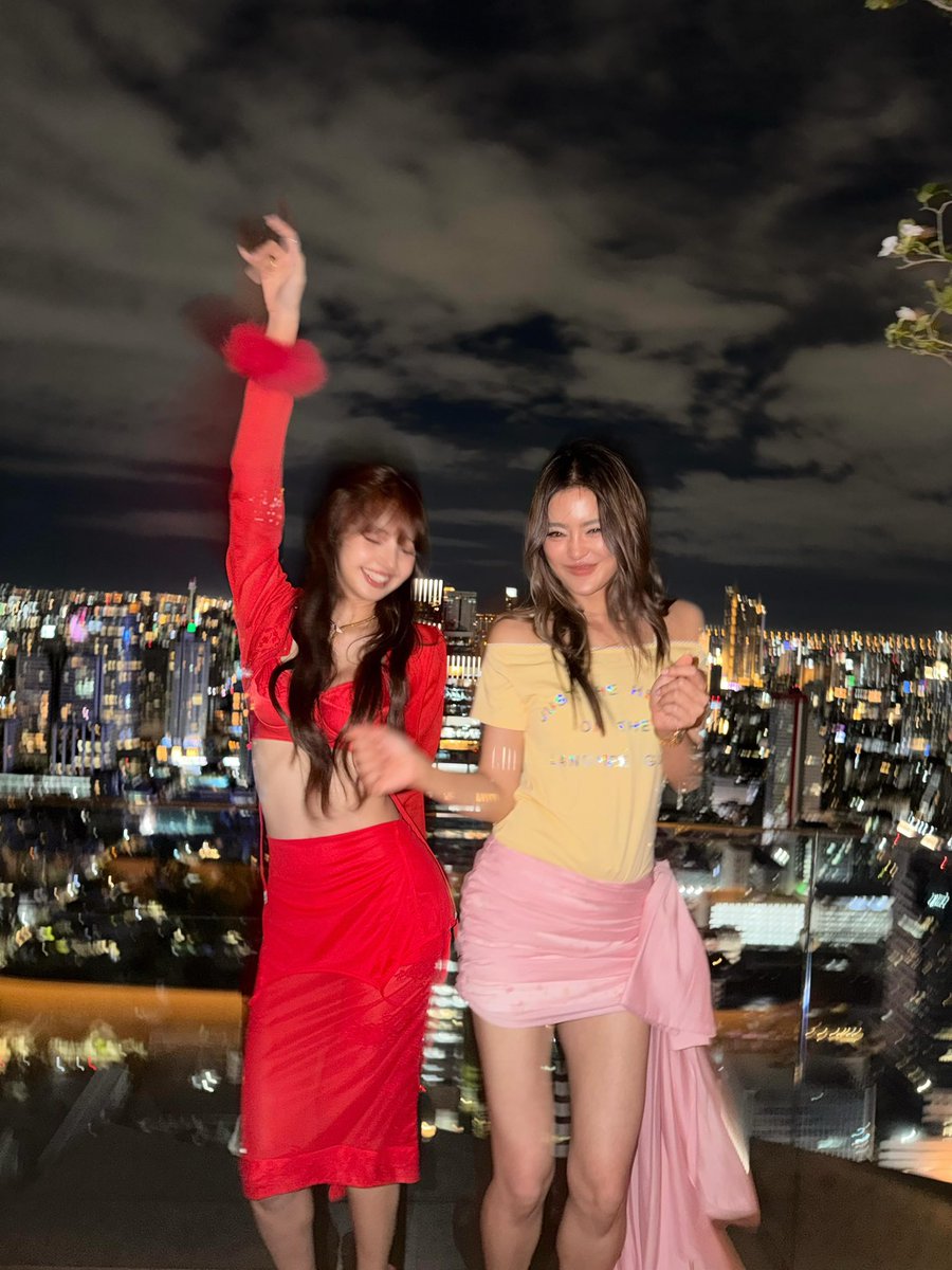 LaliceUpdates's tweet photo. yoghurt_nattasha IG update with #LISA:

@wearelloud @SHISEIDO_brand @centralwOrld

LISA ULTIMUNE STUDIO BKK
#LISAxSHISEIDO
#LISAwithULTIMUNE https://t.co/dg9Yqh72xs
