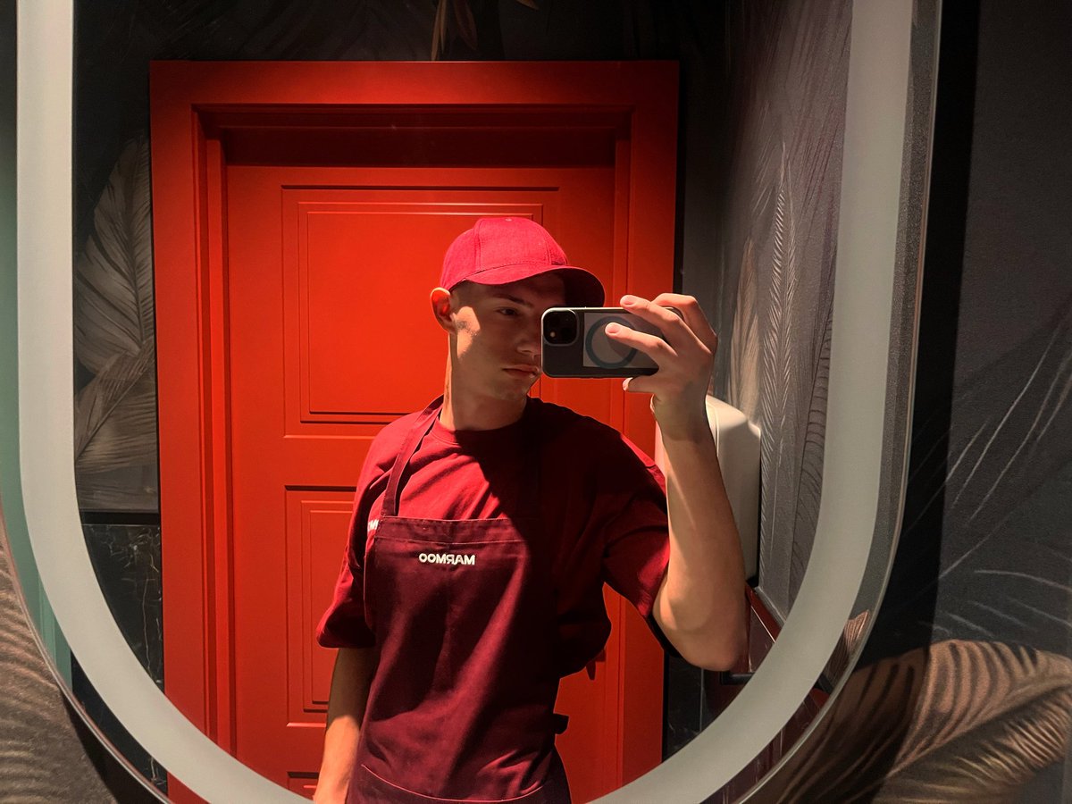 Danil_ka23's tweet photo. Мій новий прикид 🧑‍🍳 https://t.co/J4ydG14OJG