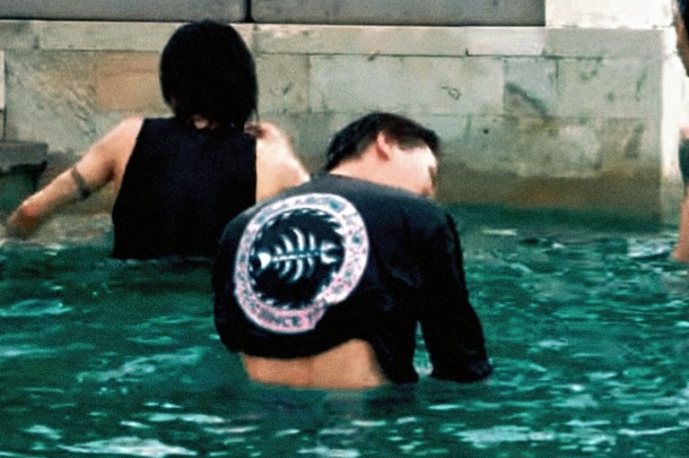 haechanprints's tweet photo. haechan in the pool... https://t.co/PddT8jwvLB