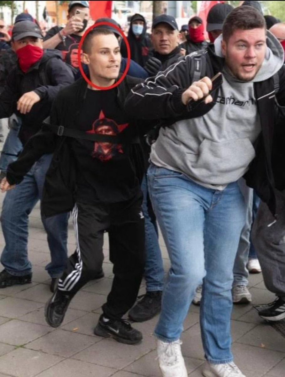 ben_brechtken's tweet photo. Ich wäre momentan sehr ungerne dieser Typ. Morgens am Frühstückstisch bei Mami und Papi sitzen und wohl korrekterweise ahnen müssen, dass die eigene Identität bekannt ist. https://t.co/CWJbMR8uUM