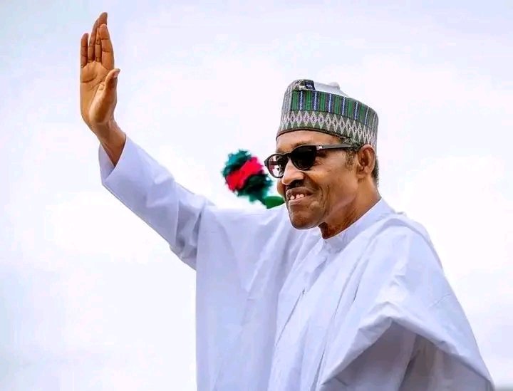 ishaqsamaila5's tweet photo. Stop blaming one man for decades of neglect.

Between 2000 and 2007, industries across Northern Nigeria collapsed. Factories closed, jobs disappeared, and national assets were privatized.

Who was in power? Who was the Vice President? Why did the North lose so much of its industrial base?

President Buhari gave states bailout funds. President Tinubu has increased FAAC allocations, strengthened local government autonomy, and introduced reforms. Yet, every hardship is pinned on him alone.

Some states are generating their own electricity. The South West is pushing regional rail development. What transformative projects are Northern leaders delivering with the resources they receive?

Real development starts with accountable leadership at every level—not just the Presidency.

If we truly want a prosperous North, we must stop making Abuja the excuse for every failure and start demanding results from those we elected closer to home.

Nigeria succeeds when every level of government works.

May PBAT succeed—for the benefit of all Nigerians. ❤️🇳🇬

#RenewedHope #Accountability #NorthernNigeria #Development #TinubuAgain