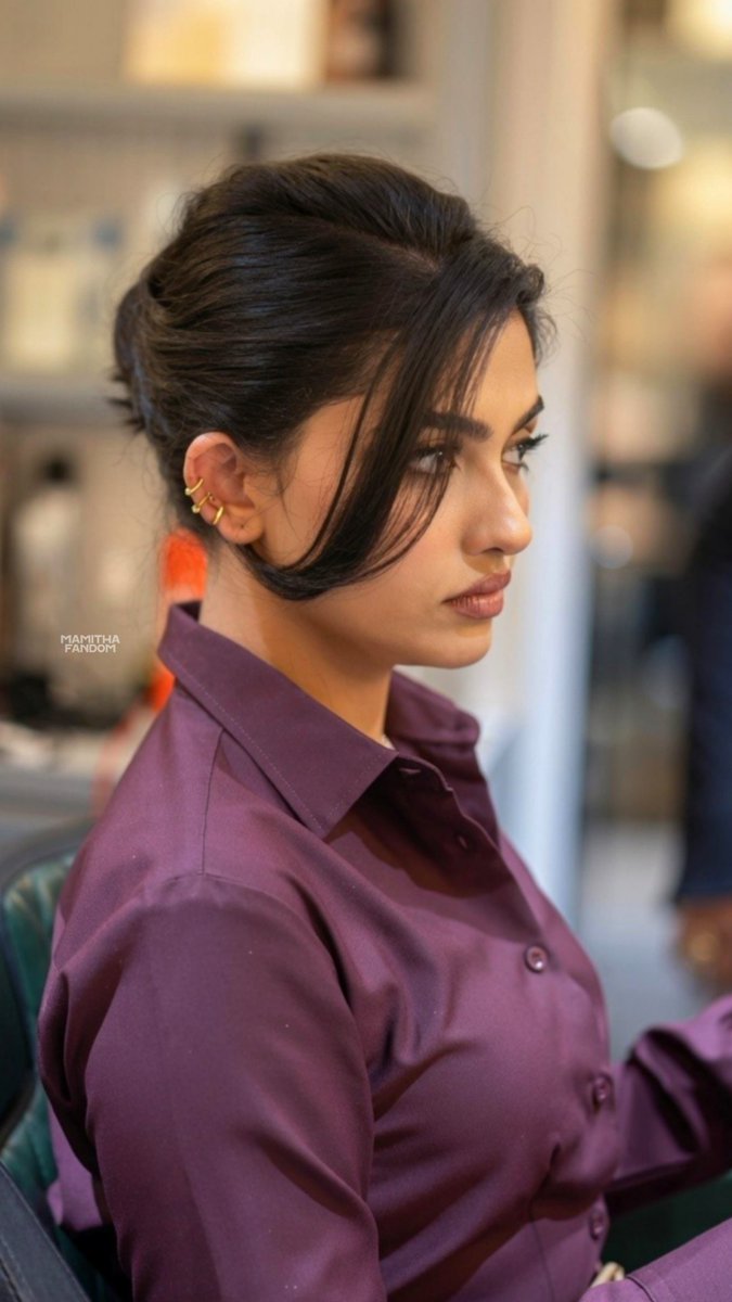 mamithafandom's tweet photo. She is 💥 Damn in this Look 😎

#Mamithabaiju #Mamitha https://t.co/rFDttaeUsN
