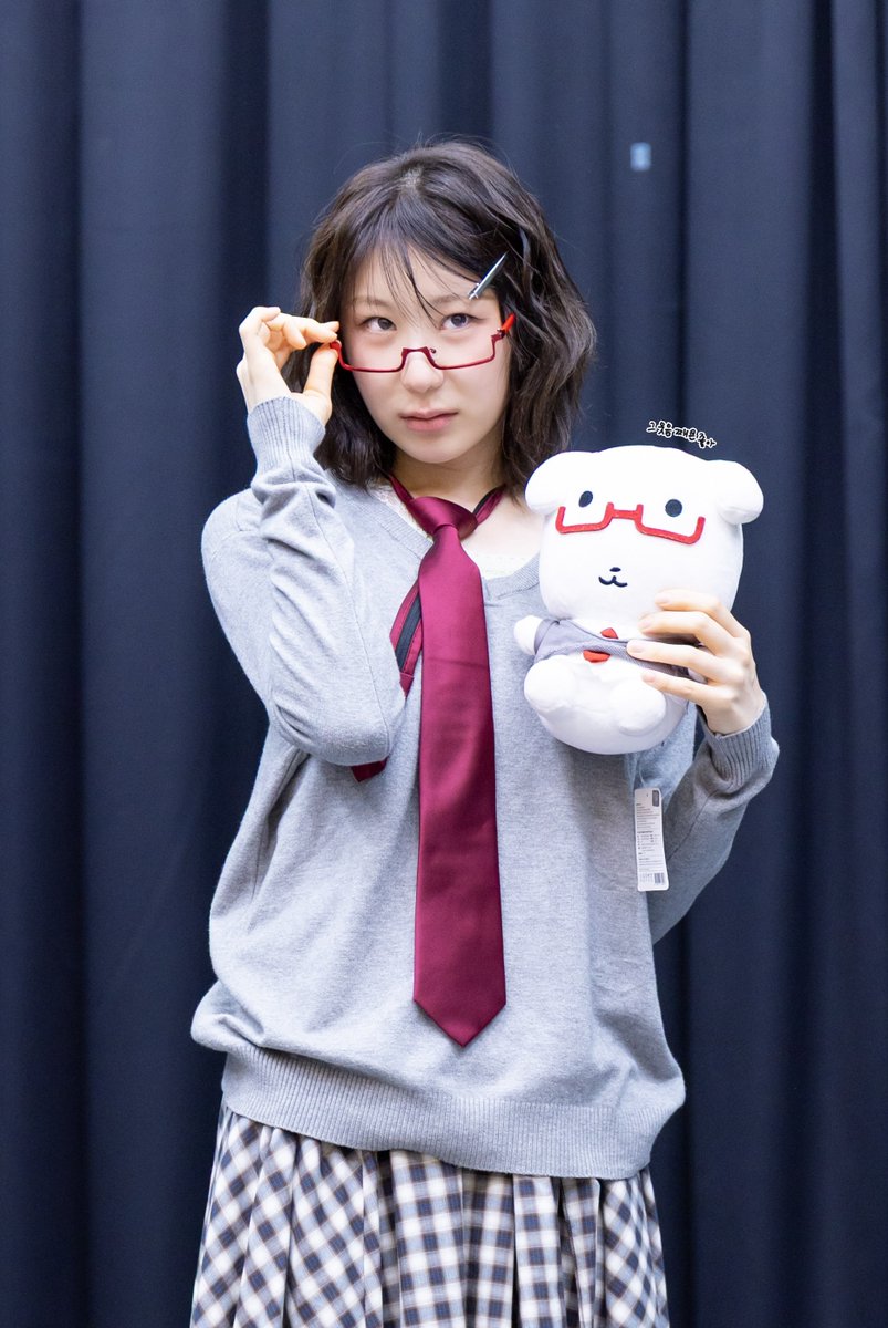 Smile_Jjaeyon's tweet photo. 20260704 위드뮤 팬싸

나 안아 가나디랑 커플안경 2

#이채연 #LEECHAEYEON
#TILLIDIE #NTOTD #노티온플 #NoTearsOnTheDancefloor https://t.co/BAkPK28s0U