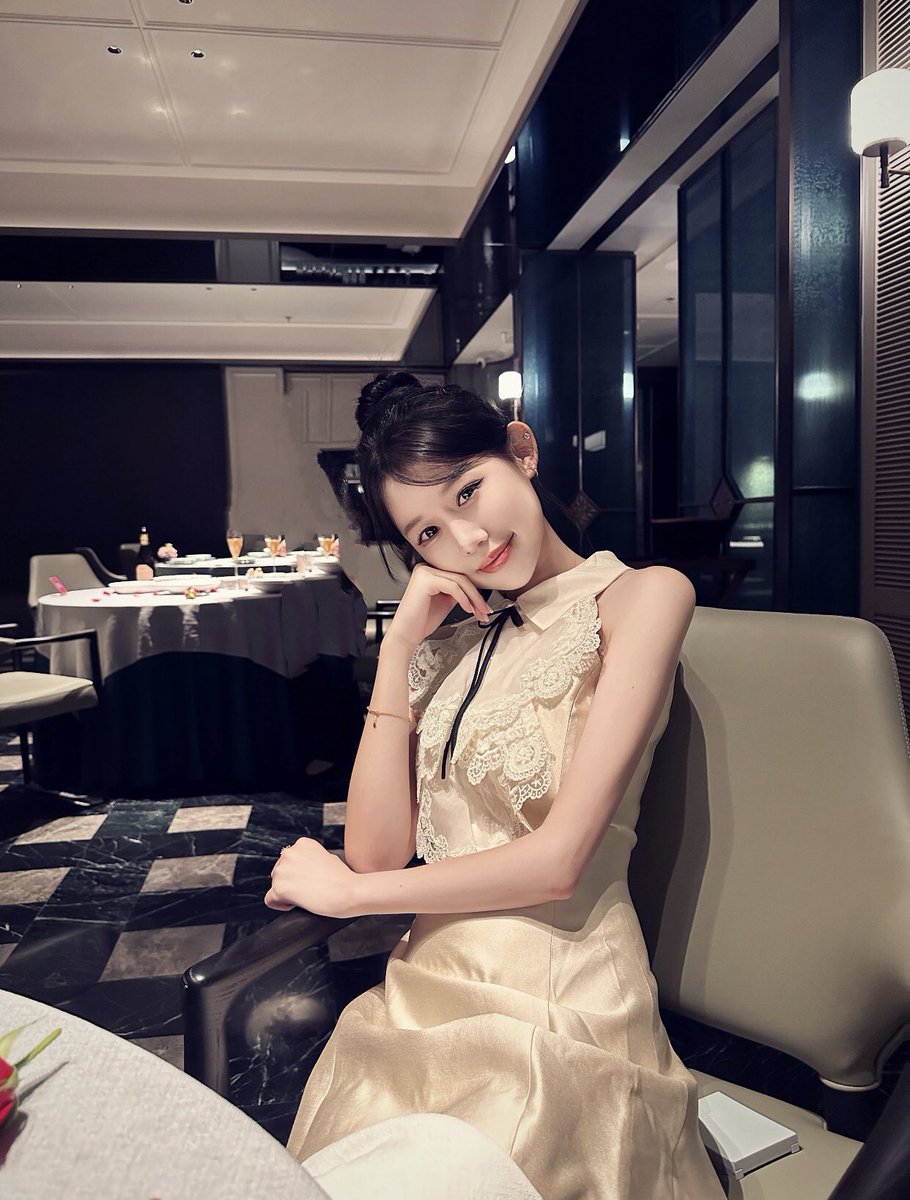 qiaoli520's tweet photo. 不上班的时候，找个朋友喝点红酒🍷🍷
   v：qiaoli5203 https://t.co/3maTcQj6Xf