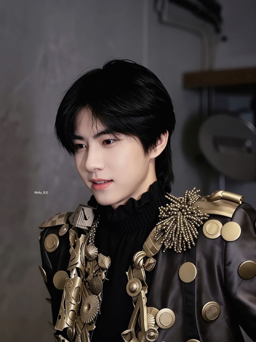 ngoctrieustd's tweet photo. Paris nights, Haute Couture Week, and Liu Xuan Cheng at Ronald van der Kemp — can't wait.

#LiuXuanChengPFW

#LiuXuanChengHCW27
#LiuXuanChengxRonaldVanDerKemp https://t.co/4bfuD5mGGk