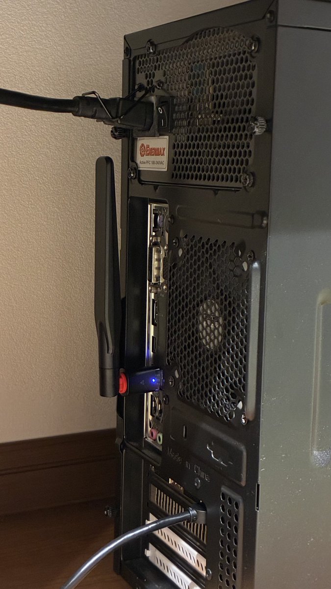 ahera's tweet photo. 眠ってたCore i5 6500のPCを無線LAN化
バッファロー WI-U3-866DHPというもの

Wifi5 (11ac)でつないで上下250Mbpsほど出た (有線は850Mbpsの環境)
一つ見落としていたけど、これって別途ドライバが必要なもので、Windowsしか公式には無さそう…
Linux Mint入れる予定なのだけど('A`) https://t.co/IhxuGGmjTK