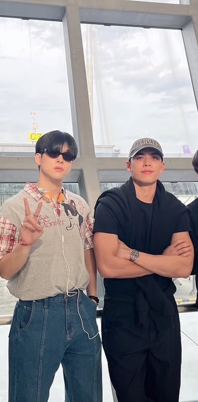 mkmnsknn's tweet photo. KEK.. UNTOUCHABLE ALPHA BGT SIALLLL KOK ADA ORANG2 YG KEK GEDUNG BERJALAN GINI, jadi keinget foto yg dua ini deh, kata org2, satu2nya org yg gk bakal jadi sub ketika sama joss adalah skywong 😭😭😭😭 https://t.co/d8UtpY8hUA