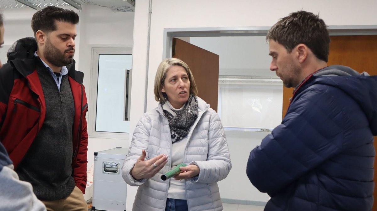 Budijoly's tweet photo. 1. Tres gerentas de la Comision Nacional de Energia Atomica (CNEA) presentaron sus renuncias en disconformidad con los despidos de trabajadores del organismo.

Se trata de Karina Pierpauli, Fabiana Gennari y Alejandra Calvo. https://t.co/lMkxHr13FG