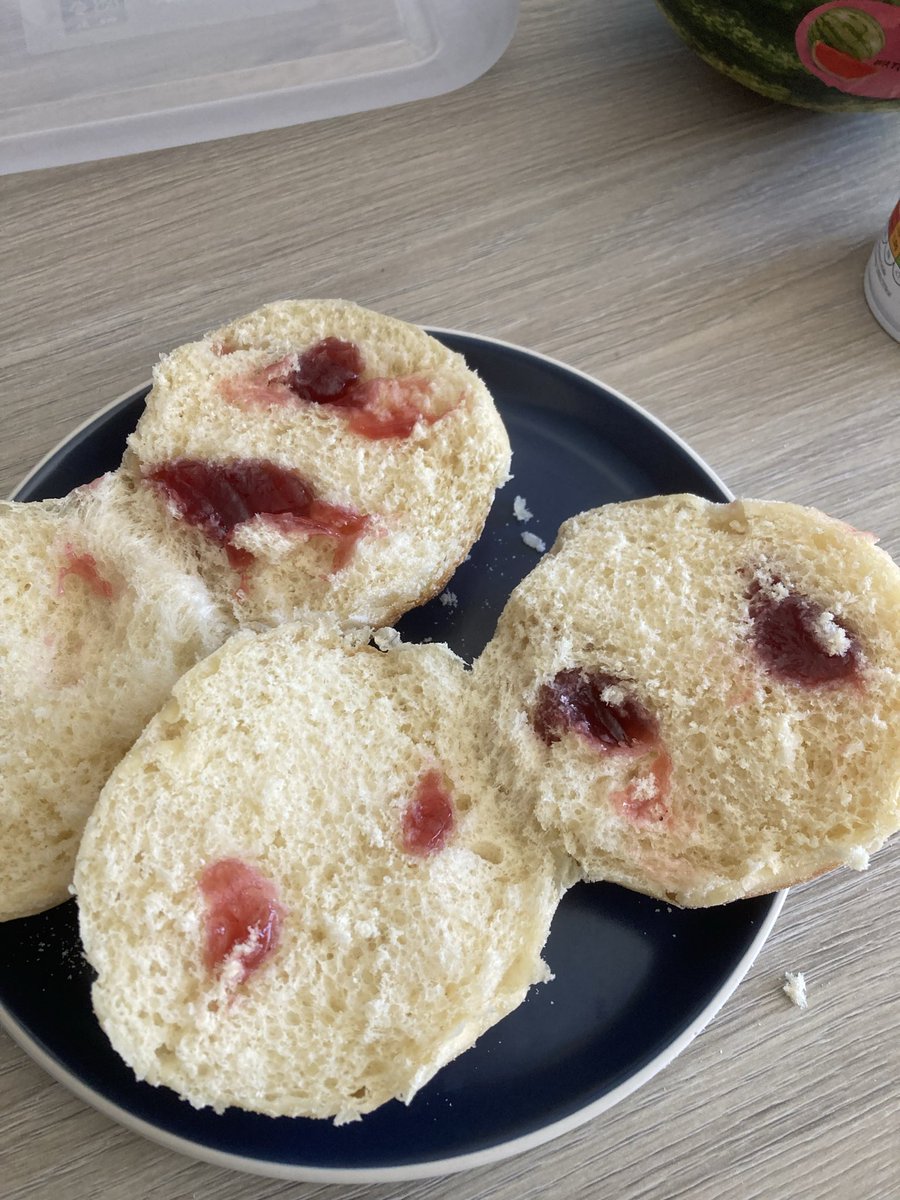 WelshBish's tweet photo. @LidlGB think I’ve been the victim of a crime in your Ystrad Mynach store, obviously before I left the store I’ve been mugged and someone has stolen the jam from the inside of my jam donuts’ https://t.co/KCjUNrdrU3