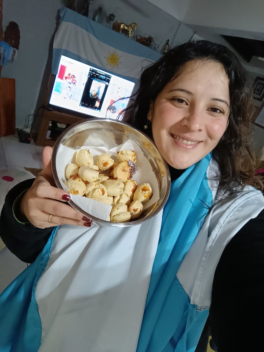 LudMR's tweet photo. #nadiedicenada Viéndolos desde Posadas Misiones con unas ricas chipitas, hoy por primera vez los están viendo mis viejos !!! https://t.co/qH9S0N8ykL