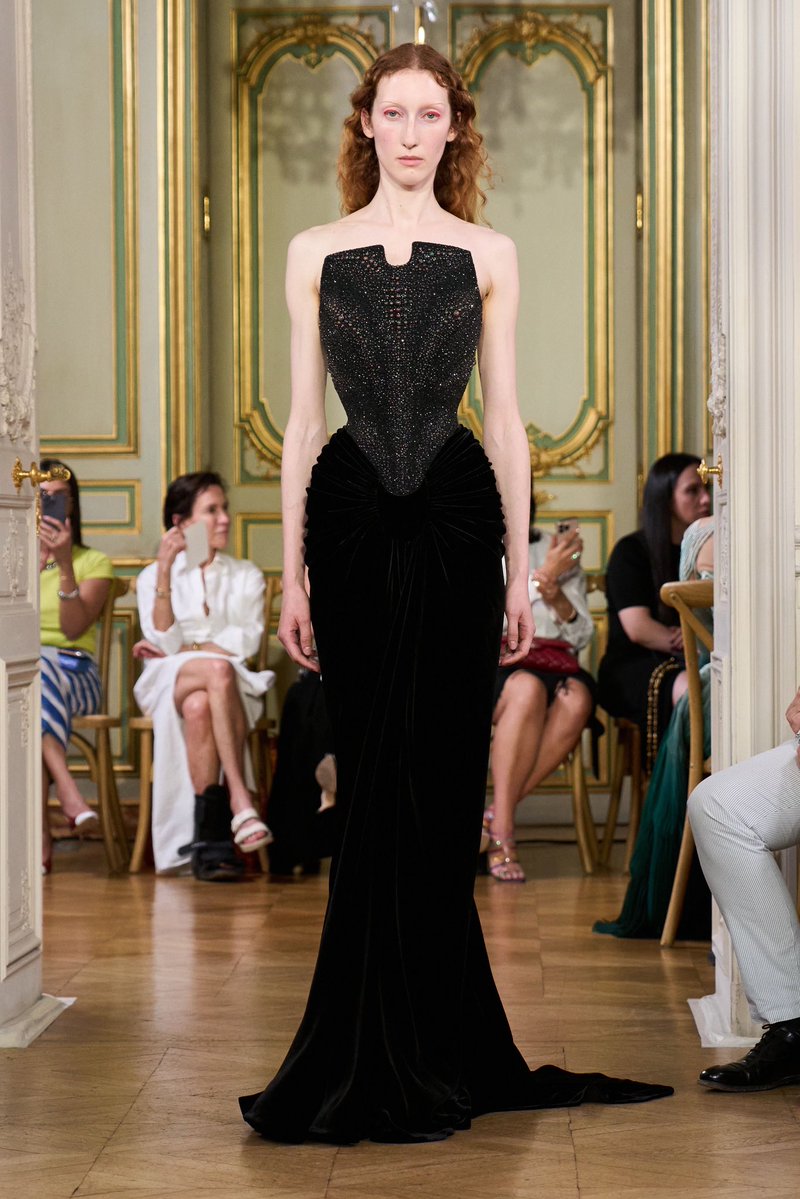 jacquemusx's tweet photo. Great corsetry at Standing Ground Couture!! https://t.co/MeAXCPVu3p