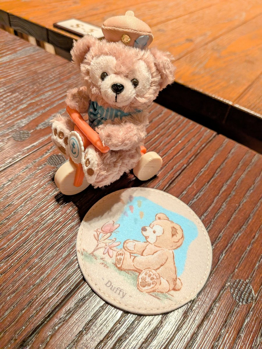 karura_Duffy's tweet photo. うちのおダフがバズってきてるから追ってこのぬいぐるみチャームの宣伝なんだけど、この三輪車のシリーズ写真撮ると見上げてきてしんどいよ😭😭😭かわいすぎる😭😭😭三輪車のおかげで自立するから写真も撮りやすいし、本当にみんな買ってほしい‼️‼️
(顔の角度は個体差の可能性があります) https://t.co/28jsoMhQH5