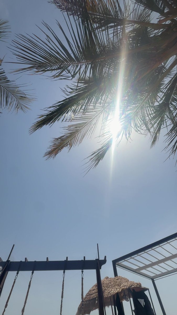 talq987's tweet photo. اجازة وصيف وبحر وحر🤩🌅🌊 https://t.co/lJ9fYh19Zq