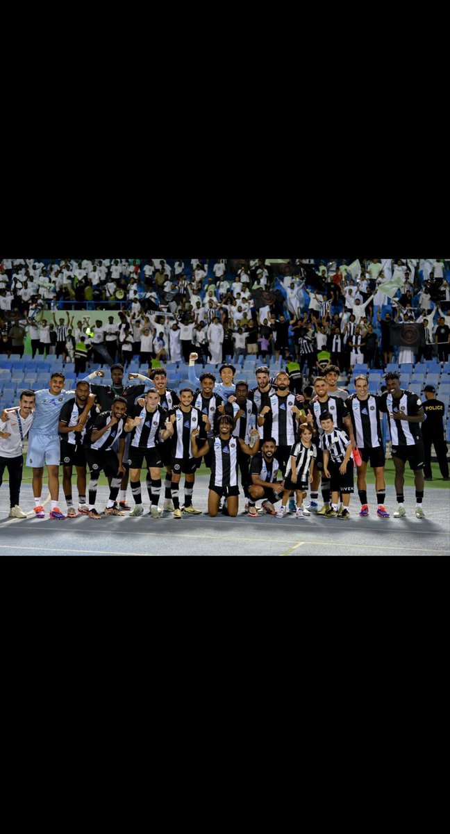 NAWAFASADI's tweet photo. إلى منسوبي نادي الشباب.. إدارةً، وأعضاءً، وجماهير الوفاء..

لكل بداية نهاية، واليوم أودّع هذا الكيان العظيم بعد ثلاث سنوات ستبقى من أجمل وأغلى محطات حياتي.
ثلاث سنوات لم تكن مجرد عمل، بل كانت رحلة مليئة بالتعلّم، والتحديات، والنجاحات، والذكريات التي ستبقى محفورة في قلبي. تعلّمت فيها الكثير من مدرسة شيخ الأندية، واكتسبت خبرات لا تُقدّر بثمن، وتشرفت بمعرفة أشخاص وصداقات سأعتز بها ما حييت.
أغادر المكان، لكن يبقى في القلب شيء من الشباب لا يغادر أبدًا. أودّعكم اليوم وداع المحب لدارِه، والعاشق لشعارِه، وأنا أحمل كل الامتنان لكل من منحني الثقة، وساندني، وشاركني هذه الرحلة الجميلة.

شكرًا لنادي الشباب، وشكرًا لكل من كان جزءًا من هذه السنوات الثلاث.
أسأل الله أن يكتب لهذا النادي العظيم مزيدًا من النجاحات والبطولات، وأن يبقى دائمًا في المكانة التي يستحقها.
إلى اللقاء… وستبقى ذكريات الشباب حاضرة في القلب ما حييت. 🤍🖤