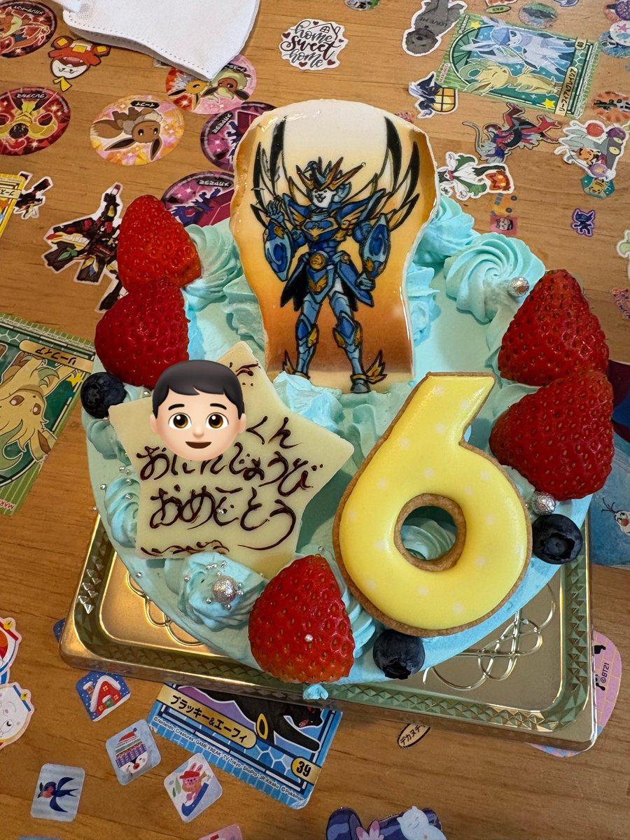 Lico07040117's tweet photo. 6歳おめでとう😘🧁

そしてテーブルがシールまみれで汚い
どうにしかしてくれ、、 https://t.co/RlNziX4wbg
