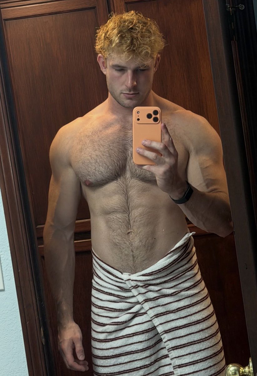 clarky_fan's tweet photo. Be honest—how good do I look? 👀🫣 https://t.co/JY0DXIke9v