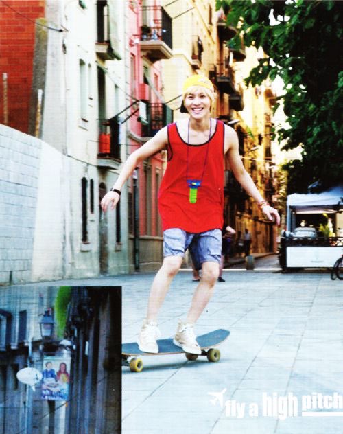 taemnito's tweet photo. barcelona suits you so well ❤️‍🩹 https://t.co/wznTQV6M0K