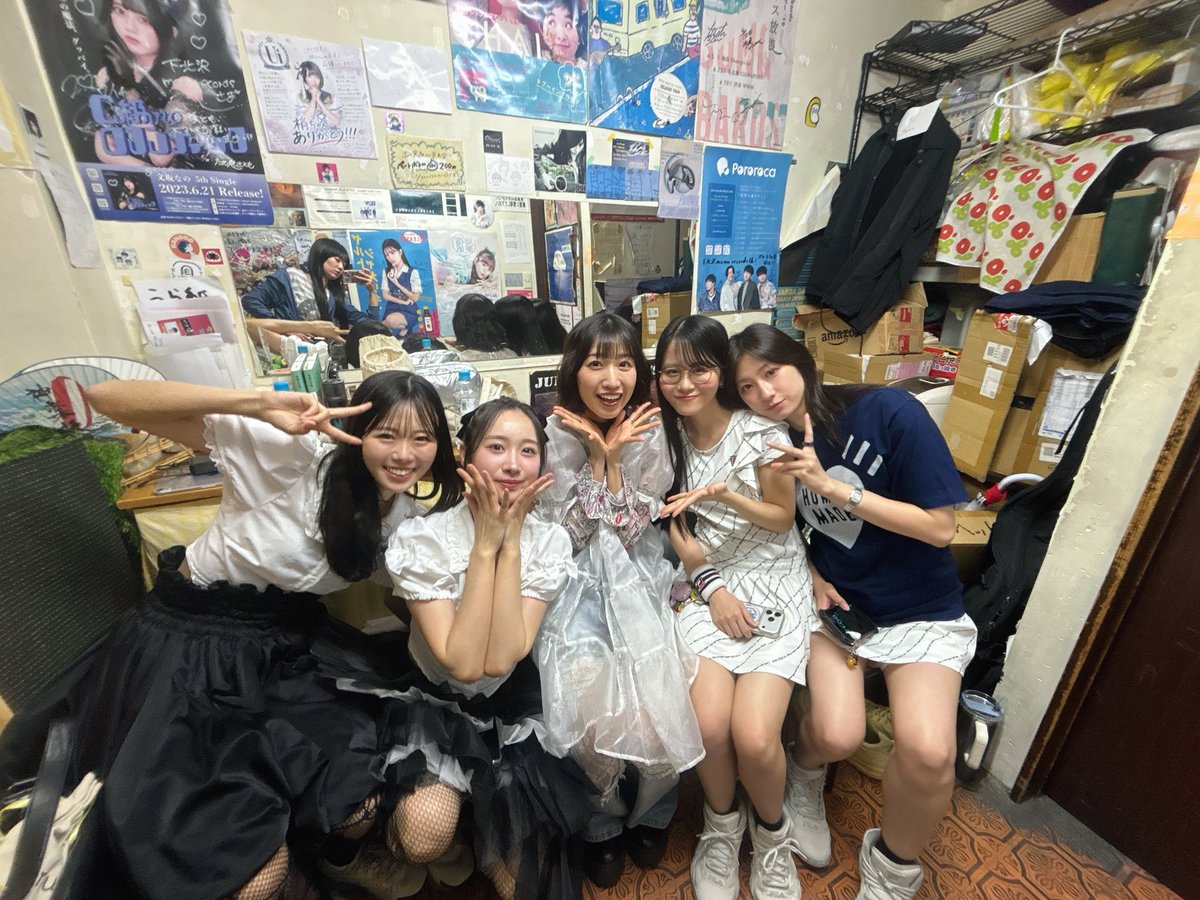 ushi_momo's tweet photo. 『LOLI POP』
ありがとうございました🐄💫

新曲「KIRAKIRA KILLER」初披露しました〜！！
三崎れもんさんに作って頂きましたっ🍋
最高の曲をありがとうございます♡

今日ご一緒した
963さんと彼女のサーブ&amp;レシーブさんとMaNaMaNaと📸
みんなかわいい！！最高！！ https://t.co/ZzdblXYfjZ
