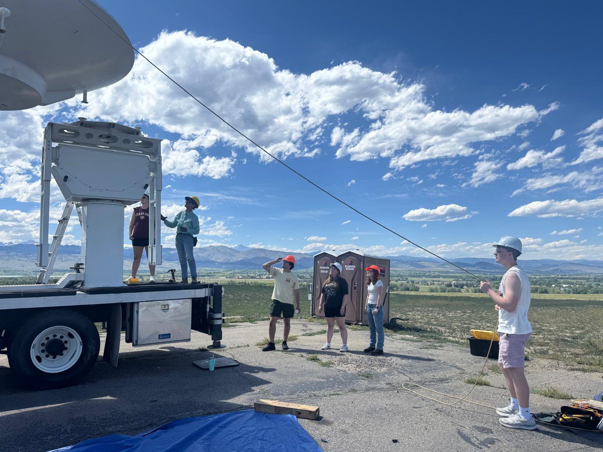 DOWFacility's tweet photo. It’s a wrap 🎁🎬 on the 3rd FARM @NSF @UAHChargers Radar Institute! 7 days of guest talks, d/assembling the 🐮📡, collecting 🔥⛈️ data, presentations, 🍩 😁, and maybe some future 🌀 crew 😁.  Thanks to all the enthusiastic participants for making this a great experience! https://t.co/rZq3Ey1Ble