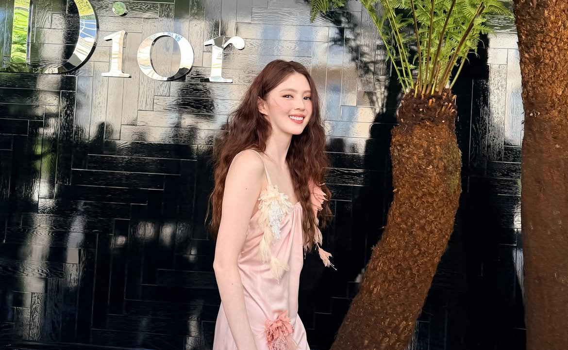 hansoheeupdates's tweet photo. #hansohee instagram post update [260707] (1)

"@/dior @/jonathan.anderson 🌱🌿🍀☘️ #/Dior #/DiorCouture 🌸🌺" https://t.co/x0Ynaja8H7