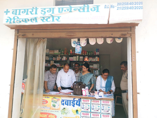 RadarNews4's tweet photo. MP News: दवा एजेंसियों की आड़ में नशे का कारोबार? 1.34 लाख बोतल ऑनरेक्स कफ सिरप का हिसाब नहीं, दो एजेंसियां सील

https://t.co/sKSBrVEnE3

@healthminmp @rshuklabjp @JansamparkMP @CollectorPanna @sagarcomisioner @CMMadhyaPradesh #MPNews #MadhyaPradesh #PannaNews #मध्यप्रदेश https://t.co/mDRkrbNo4g