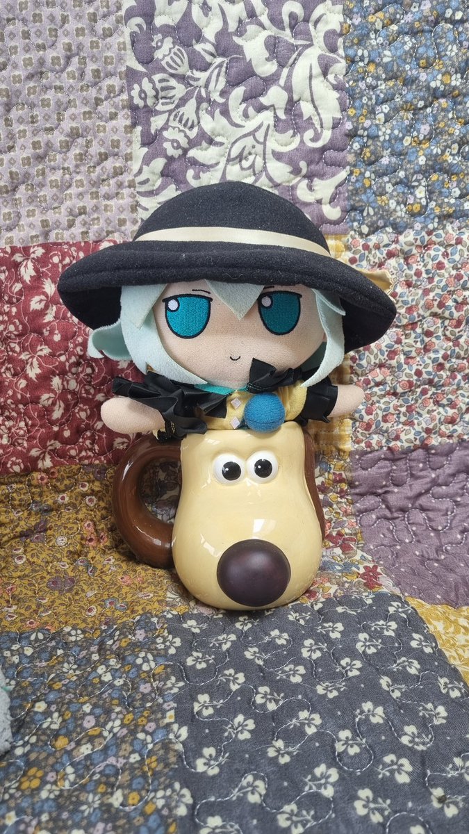 HmsHood473508's tweet photo. Kooshi is feeling better today. Gromit mug Koosh! https://t.co/JPBwbzpGAl