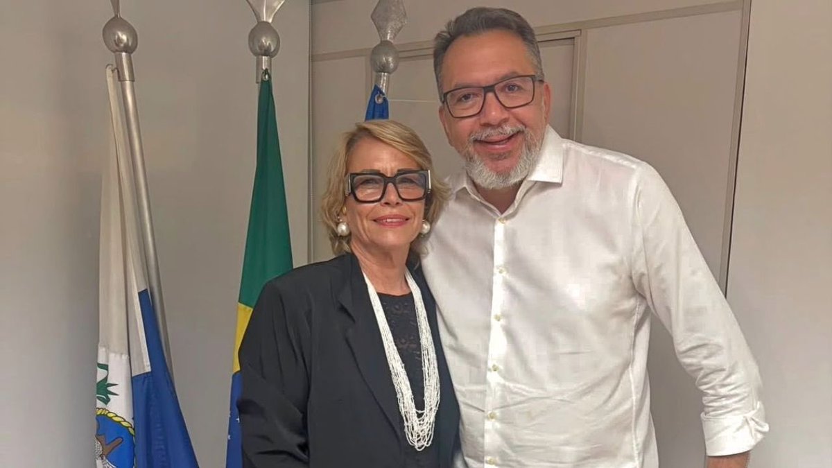 lazarorosa25's tweet photo. Rapaz, NÃO FALHA! Sabe quem é a suplente de Márcio Canella, pré-candidato ao Senado alvo da PF na 6ª fase da Operação Unha e Carne?

Ninguém menos que Rogéria Bolsonaro, mãe de Flávio Bolsonaro.

E aí? Alguém surpreso? https://t.co/VwvUxJQFLV