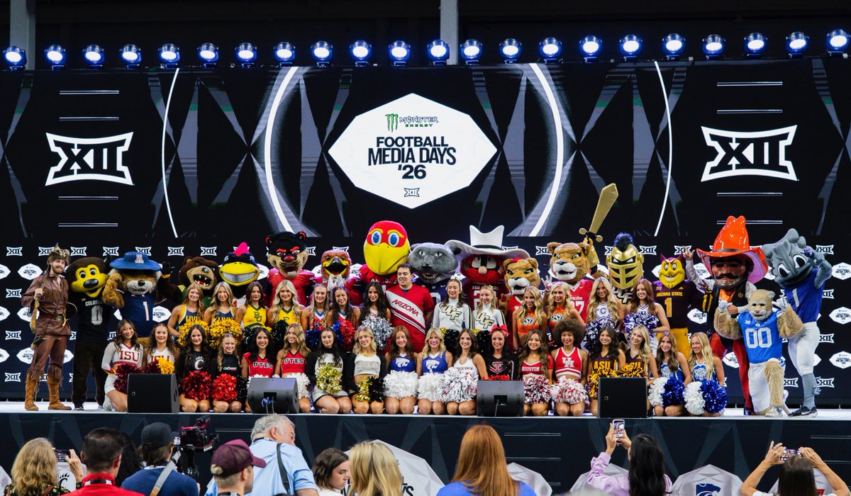 Big12Conference's tweet photo. One BIG family 🖤 https://t.co/DgMSdnjtTI