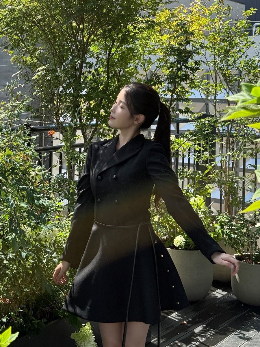 fullmoonlly's tweet photo. 🍃☘️ #IU #아이유 https://t.co/kbN60TbZvP