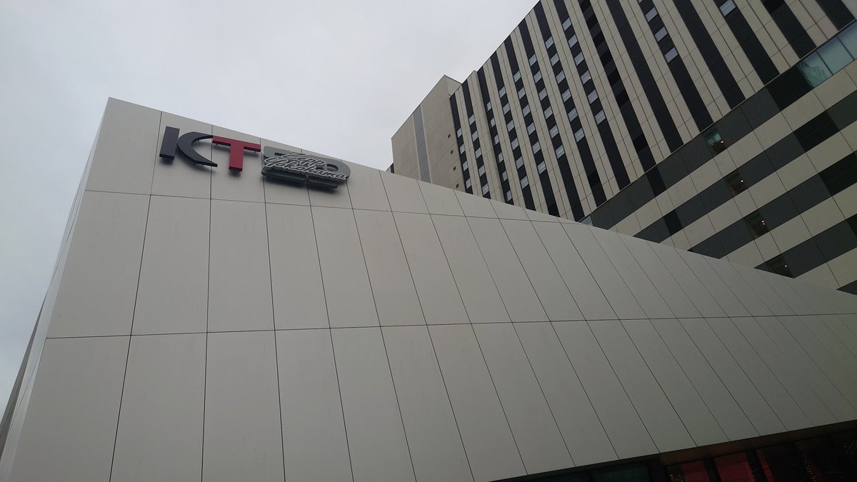 CRAZY_A_GOGO's tweet photo. 本日の現場。
KT Zepp横浜のKTってコーエーテクモのKTだったんだね。
ロゴ見て気づいた。 https://t.co/FLaeUXioRn