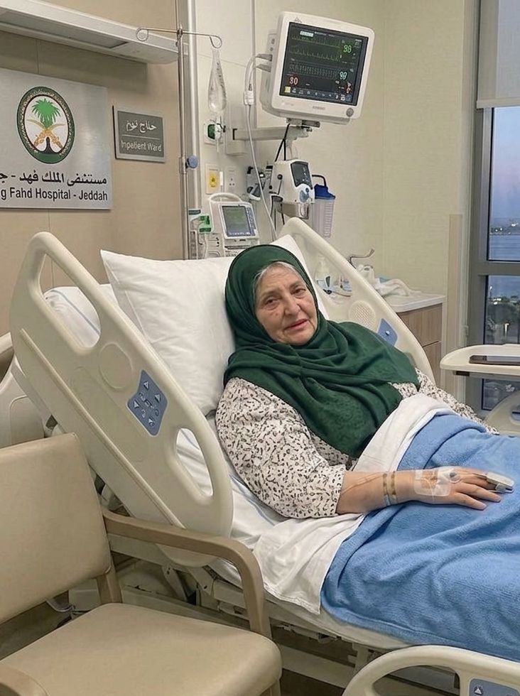 alkhdyry94234's tweet photo. الف سلامه عليك ماتشوفي شر امي الغاليه اللهم اني اسال باسمك الشافي ان تنزل شفاء من عندك على جسد الوالده شفاء لا يغادر سقما اللهم امين يارب العالمين  
  #دعواتكم للوالده تطلع با السلامه https://t.co/cACCIuEK5h