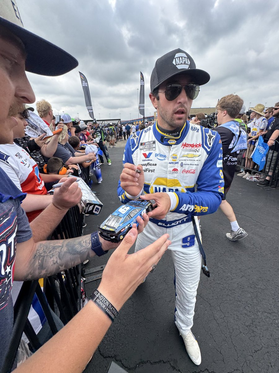 Austincowley_'s tweet photo. Mission accomplished this past weekend at @NASCAR’s @ChicagolndSpdwy!

We were able to get @chaseelliott’s and @CBellRacing’s signatures on their 9 and 20 die casts. Thank you! 

#NASCAR #ChicagolandSpeedway #ChaseElliott #ChristopherBell https://t.co/bVXYoEYiye