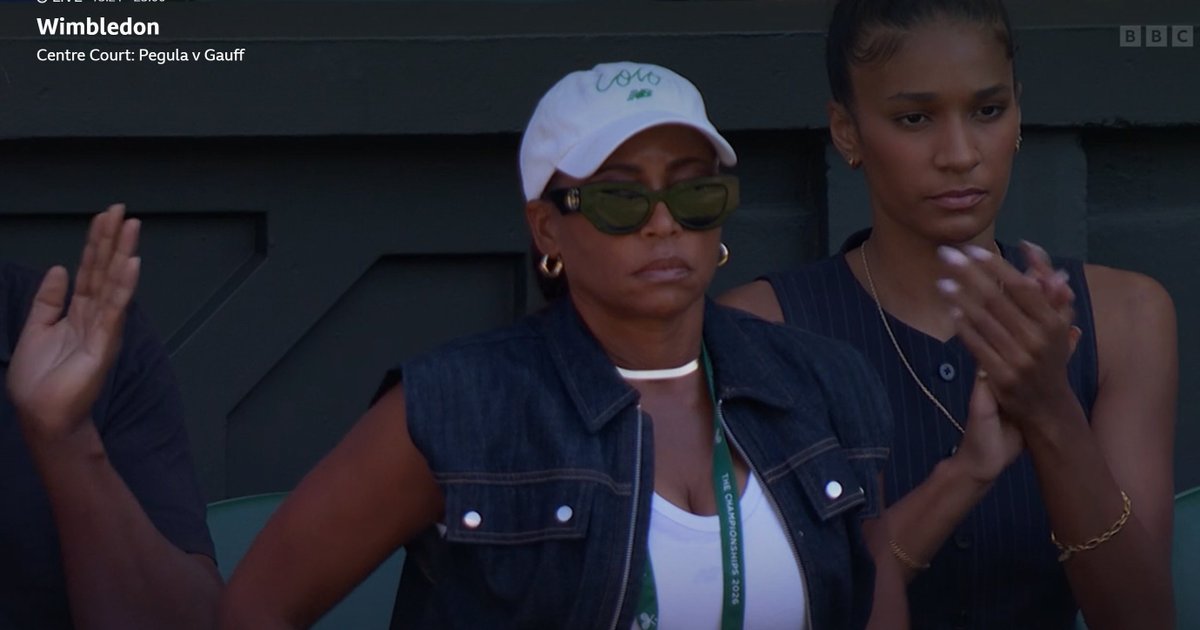 Vocabumancer's tweet photo. Who that girl next to Coco's mum though 👀 https://t.co/YebNkavDig