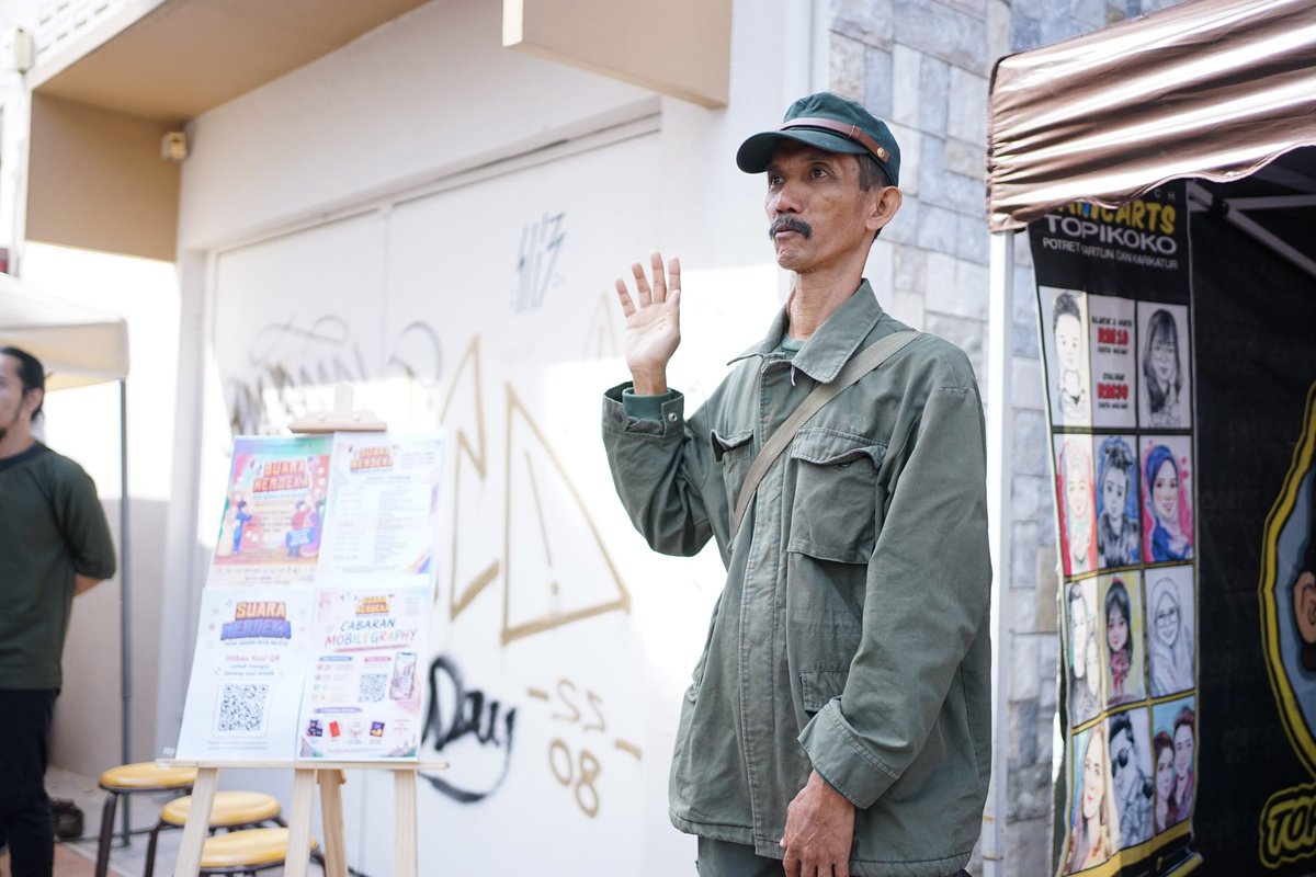 InspireIpoh's tweet photo. Satu lagu. Satu ikrar. Satu semangat Malaysia. 

Dengan alunan Negaraku, Lafaz Rukun Negara dan bacaan puisi oleh Isma Arsyad, SUARA MERDEKA membuka tirainya dengan penuh semangat patriotik dan perpaduan.

Terima kasih kepada semua. https://t.co/C2KhT88uyd