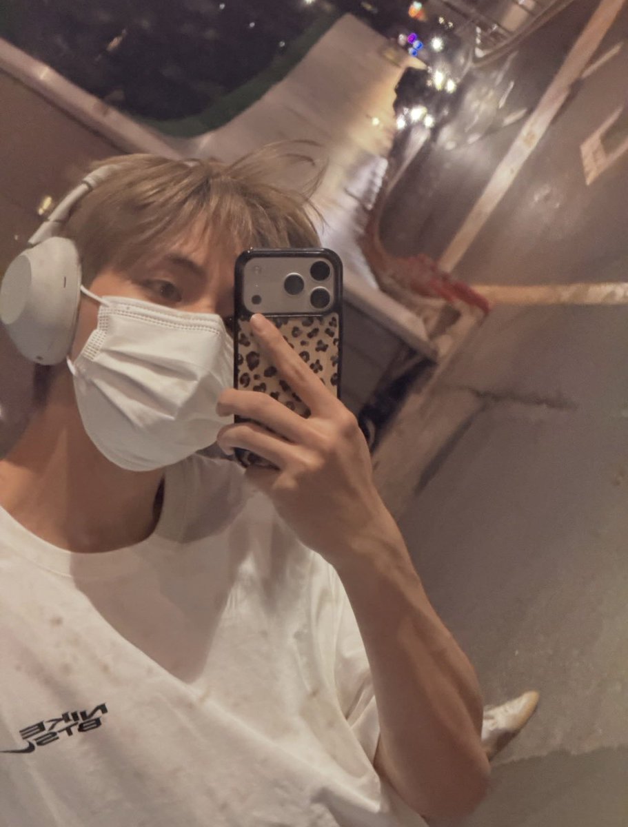 JK_cookyyy01's tweet photo. ~ ฝากรี
♡ พร้อมส่ง เสื้อ Nike x BTS ♡
♡ แบบแทฮยองใส่ แบบพี่โฮปใส่
♡ 1990 / ตัว
♡ ว่าง S , M
📮ems 50
📲 order - line oa
#ตลาดนัดบังทัน #nike #V #รับหิ้วเกาหลี #jhope https://t.co/xQLZGS7488