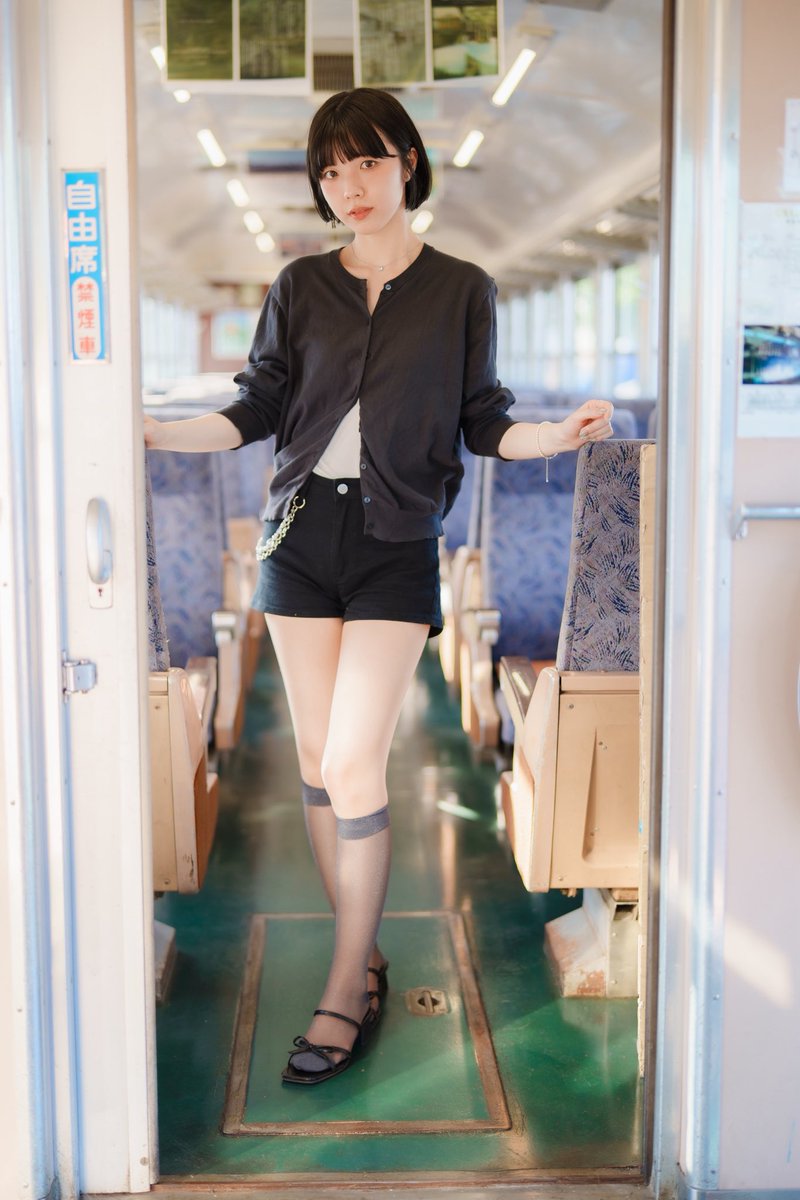 EF85mmf18's tweet photo. 𝙢𝙤𝙙𝙚𝙡:夢宮まりあさん@twinkle_kmmc07 

#キミマチ撮影会
#ポートレート
#推しちゃん

※坂城町169系電車保存会様ご協力のもと撮影しております。 https://t.co/IjpZqqWmoG