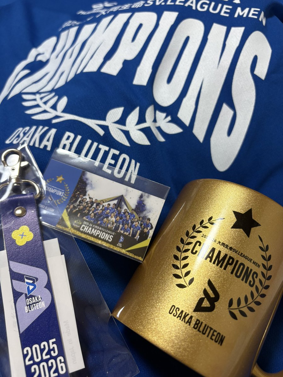 ILO23y_'s tweet photo. ブルテオンの優勝グッズ届いた🤜🏻💙
マグカップとても輝いてる😂 https://t.co/whQ6sUgkqC