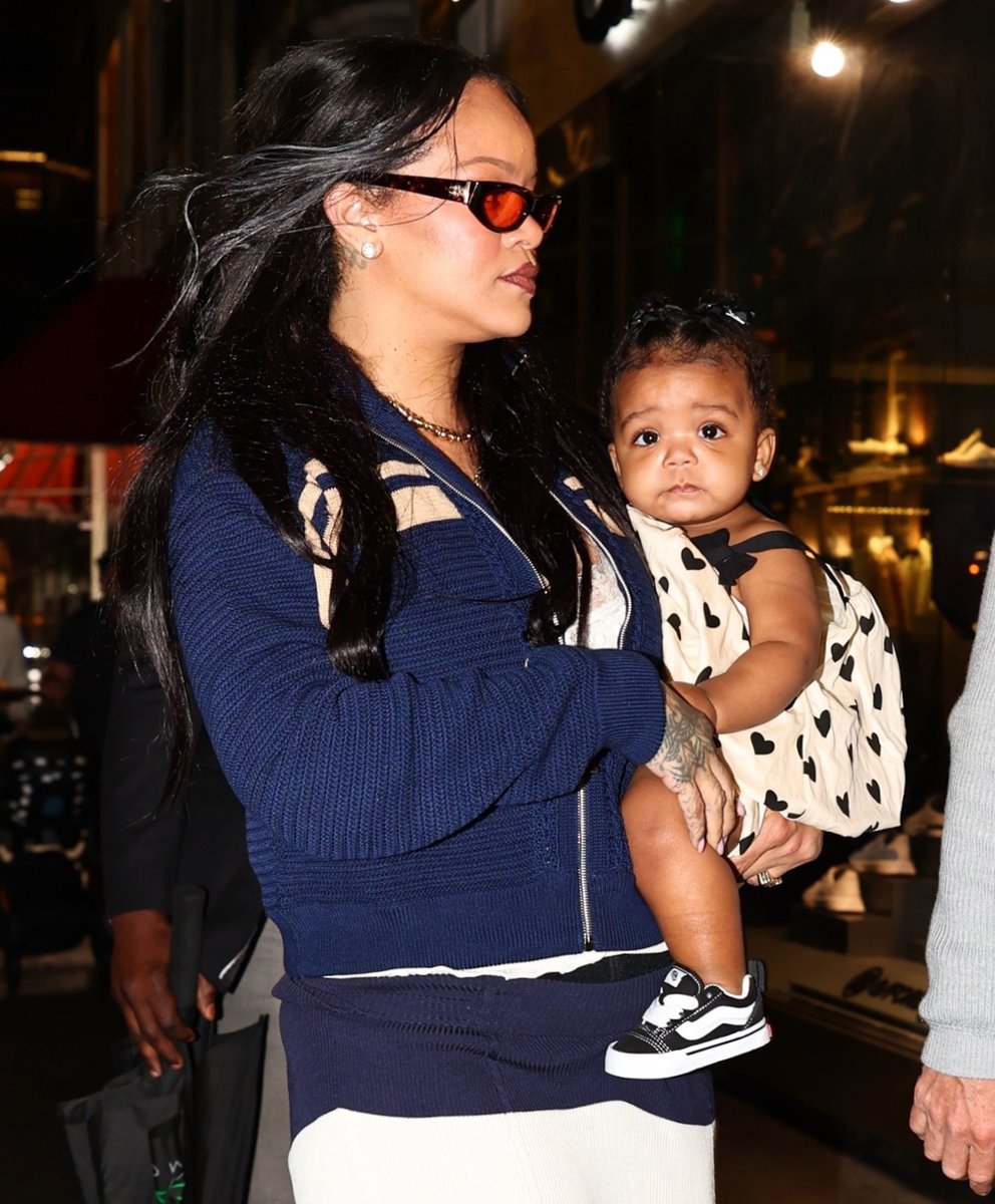 rihannanavybul's tweet photo. Rihanna with Rocki Irish, in a recent photo. 🥹 https://t.co/8fTBBRNmAd