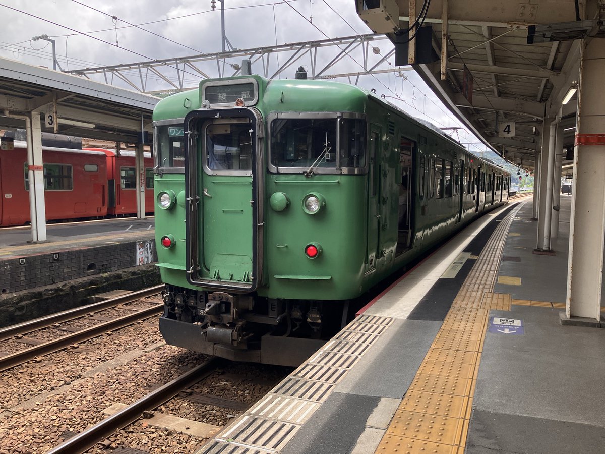 Orgel_Beckerath's tweet photo. 2026年6月の帰省  振り返り⑤

函館へ帰る前に、両��と113系に乗って城崎温泉へ。

(君を故郷から送り出すのが、私の役目だ👍)
そう言わんばかりに、今回もS3編成が来てくれました。

なお、城崎温泉駅ではコウノトリのお出迎えも😆
福知山へ折返していく113系を見送ってから改札を出ます。

2026.6.28 https://t.co/oaDDxPnBZv