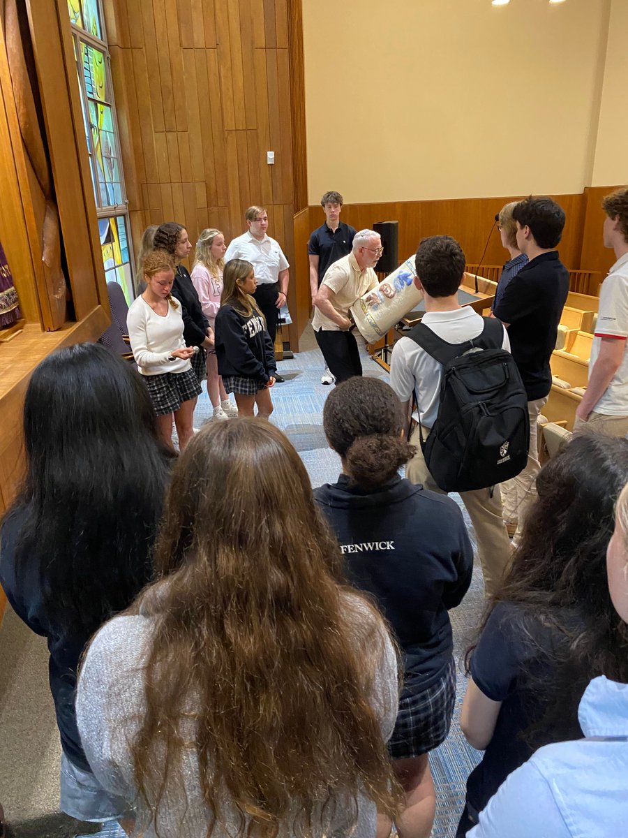 fenwickfriars's tweet photo. Oak Park Temple and Rabbi Max Weiss recently welcomed #FenwickFriars studying Interreligious Dialogue this summer. Students learned the basic tenets of Judaism and toured the historic synagogue. https://t.co/R7CETefLPj