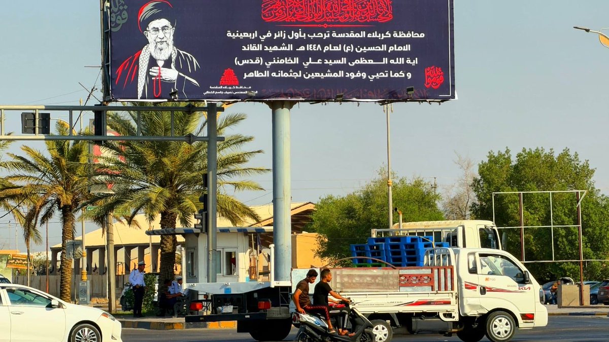 Al_ardwi's tweet photo. #كربلاء تتزين وتستعد لاستقبال اول زوار الأربعين لهذا العام 
الإمام الشهيد علي الحسيني الخامنئي 
قدست روحه الطاهرة https://t.co/KJR2faM8nk