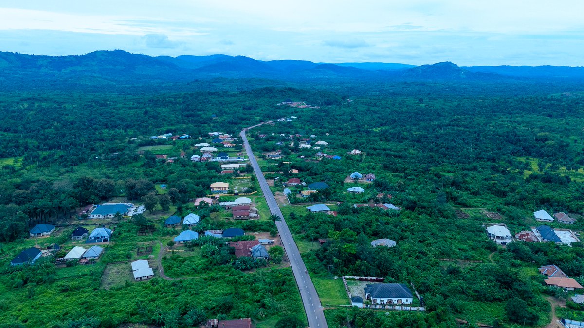 ekitistategov's tweet photo. Did You Know?

The Biodun Oyebanji administration has completed 25 inter-state and inter-city roads spanning 288km, with street lighting installed to improve connectivity, enhance security, and make commuting easier across Ekiti State.
@biodunaoyebanji 
#road #ekitistate #infrastructure