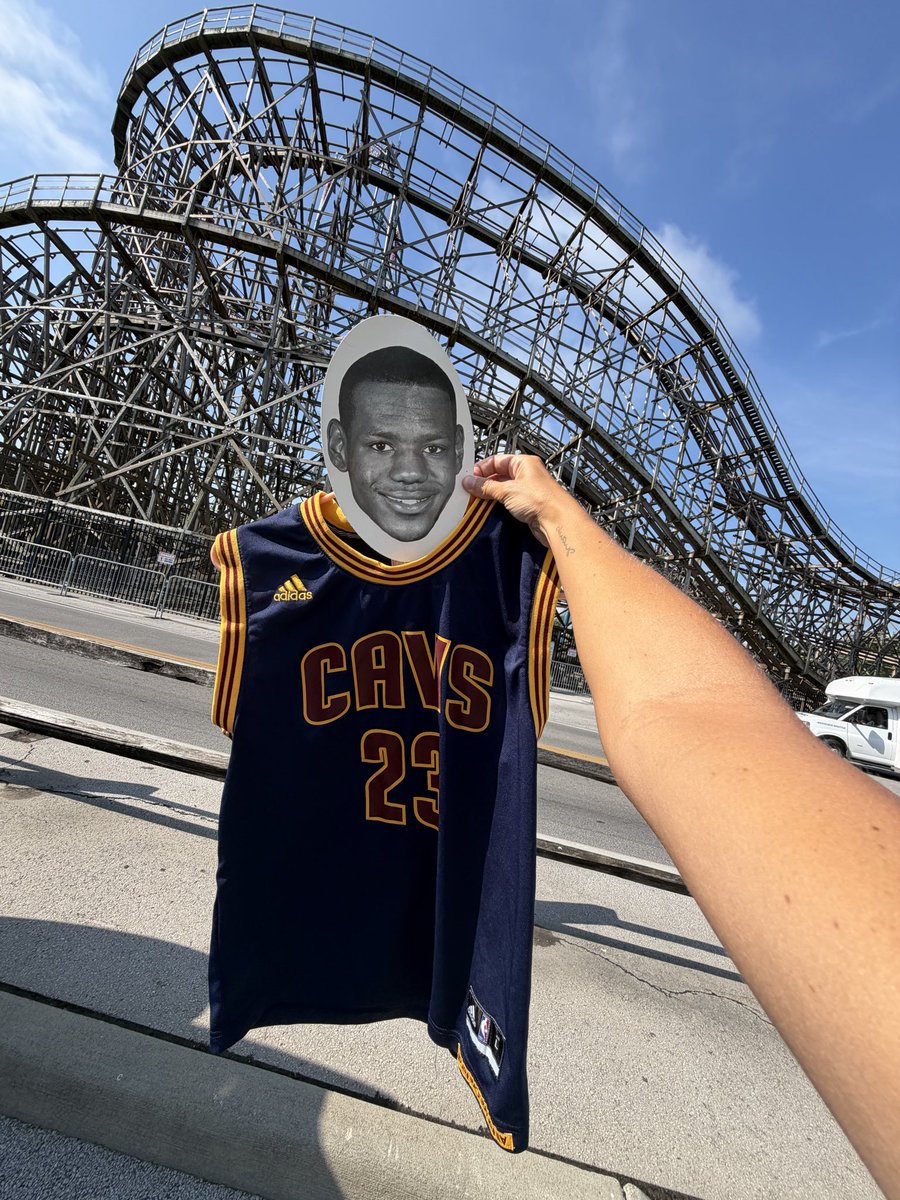 ajowash86's tweet photo. #lebronwatch Day 8 at @cedarpoint https://t.co/wZogVWSjgu