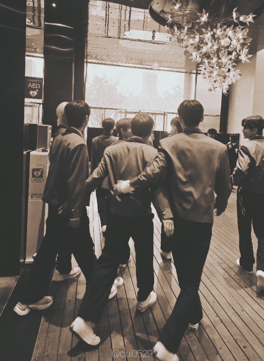 oui0529's tweet photo. 그날 그 워너원. 형들과 지훈이. https://t.co/vQAeoVGTgm