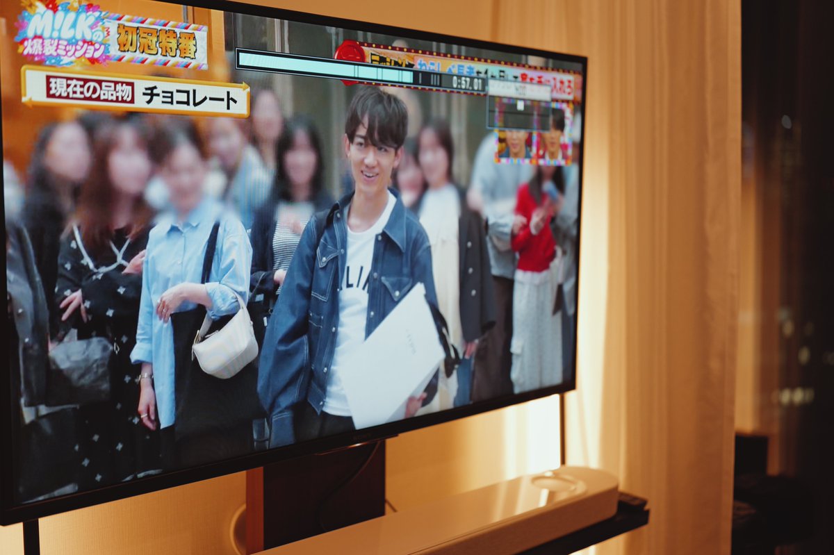 masaya_yomaru's tweet photo. M!LKの塩崎さんと吉田さんのお二人に、
求服ダンスしていただきました！笑

佐野飯の過去のインスタライブ配信でCELINEを派手に汚す柔太郎さんを観てCELINEを買いにいった日だったので、M!LKのお二人と交換できて本望でした〜！

#MILKの爆裂ミッション https://t.co/n6z7yhoUor