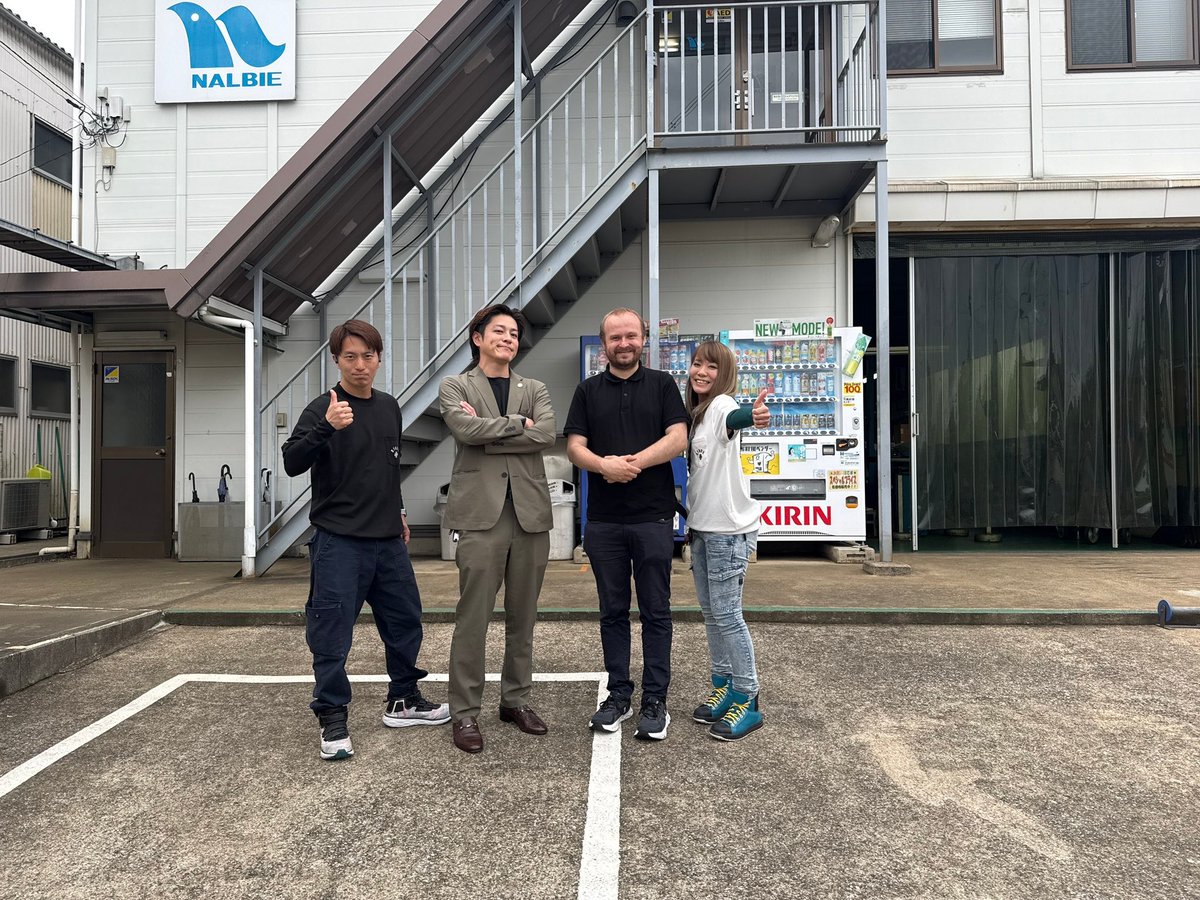 Mrcleaning11's tweet photo. 今回で日本は5回目ですが、今日が一番楽しい一日でした。

日本のお掃除コミュニティの皆さん、温かく迎えてくださり、プレゼントや美味しい食べ物まで本当にありがとうございました！！とても驚きました😳

いつかノルウェー🇳🇴に来たら、今度は僕がおもてなしします！！

心から感謝しています🙇‍♂️ https://t.co/bHBkhPBeeP